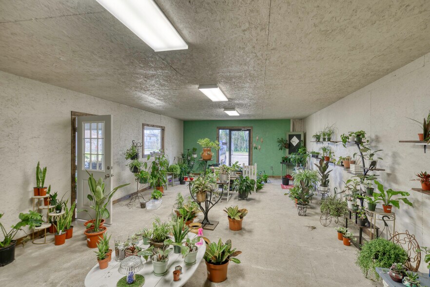 More Photos Of 710 S May St, Madisonville General Retail For Sale