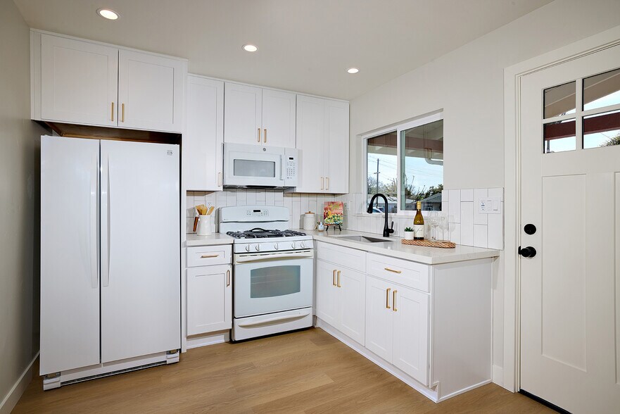 More Photos Of 735 Pine Ave, Carlsbad Multifamily For Sale