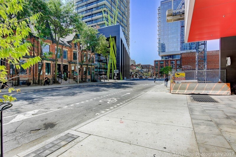 More Photos Of 300-302 Richmond St W, Toronto Storefront Retail Office For Lease