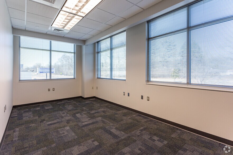 More Photos Of 575 Oak Ridge Tpke, Oak Ridge Office For Sale
