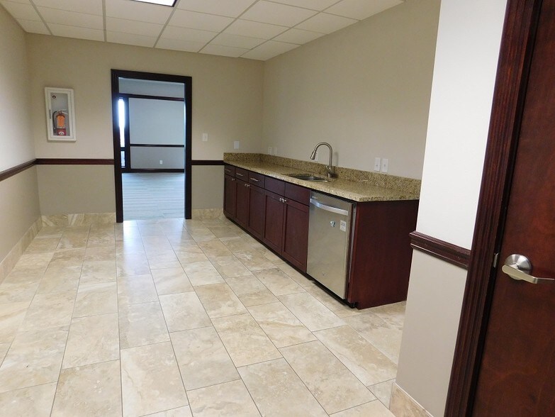 More Photos Of 6101 W Courtyard Dr, Austin Unknown For Lease