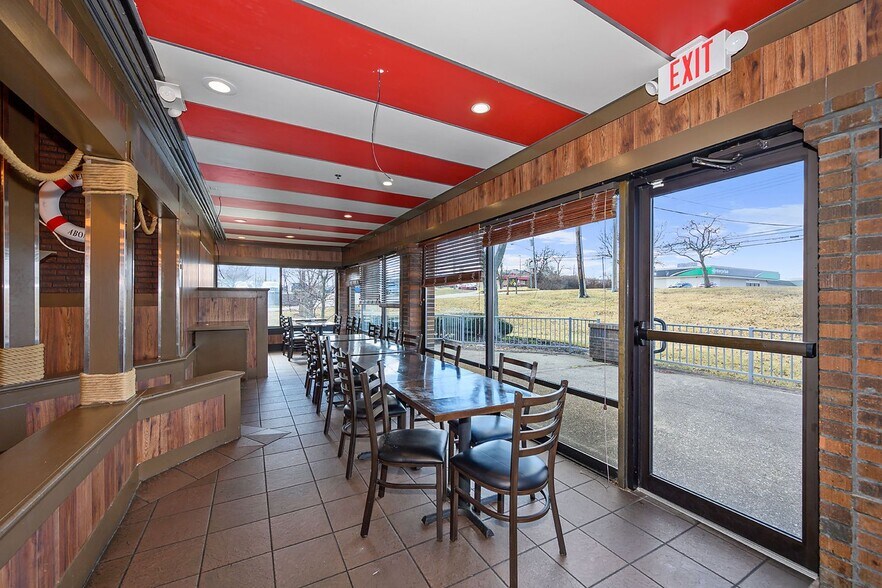 More Photos Of 11340 Princeton Pike, Cincinnati Restaurant For Lease