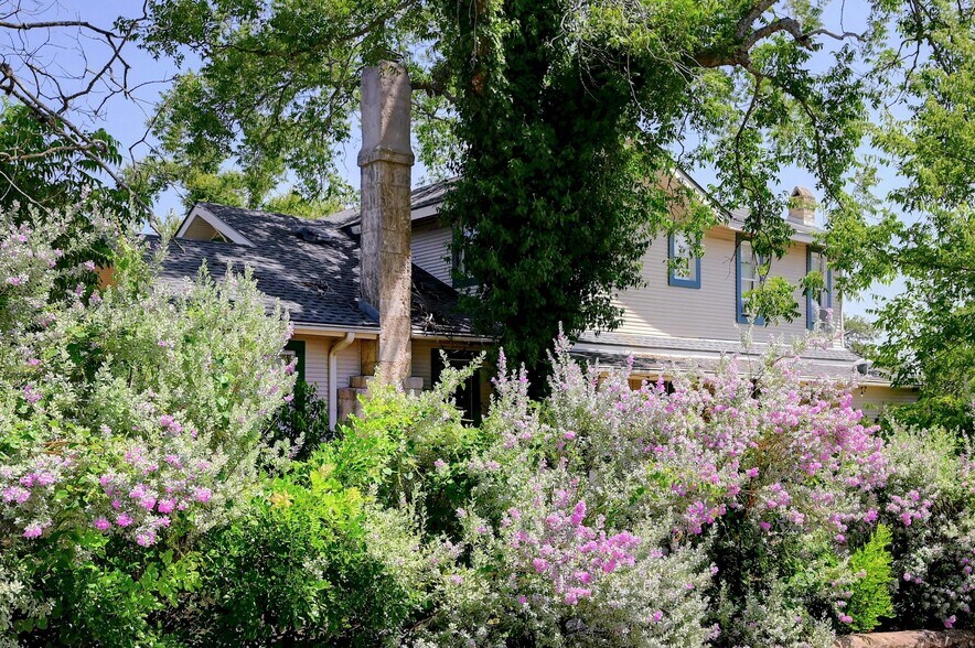 More Photos Of 23351 Ranch to Market 150 rd, Driftwood Specialty For Sale