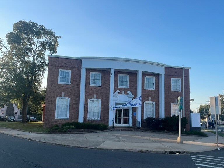 More Photos Of 20 Circular Ave, Hamden Office For Sale