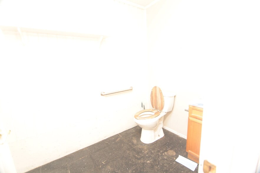 More Photos Of 4706 12th St, Rock Island Auto Dealership For Sale