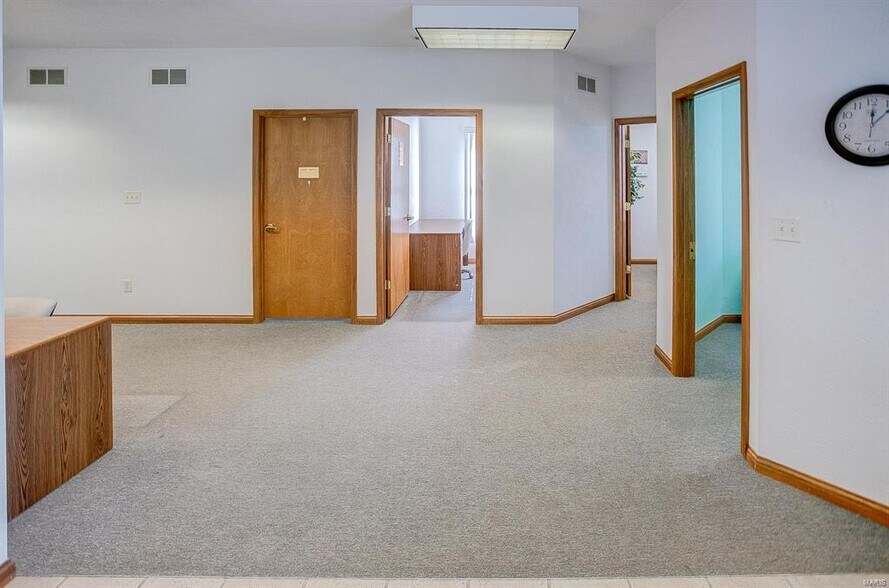 More Photos Of 824 N Market St, Waterloo Medical For Sale