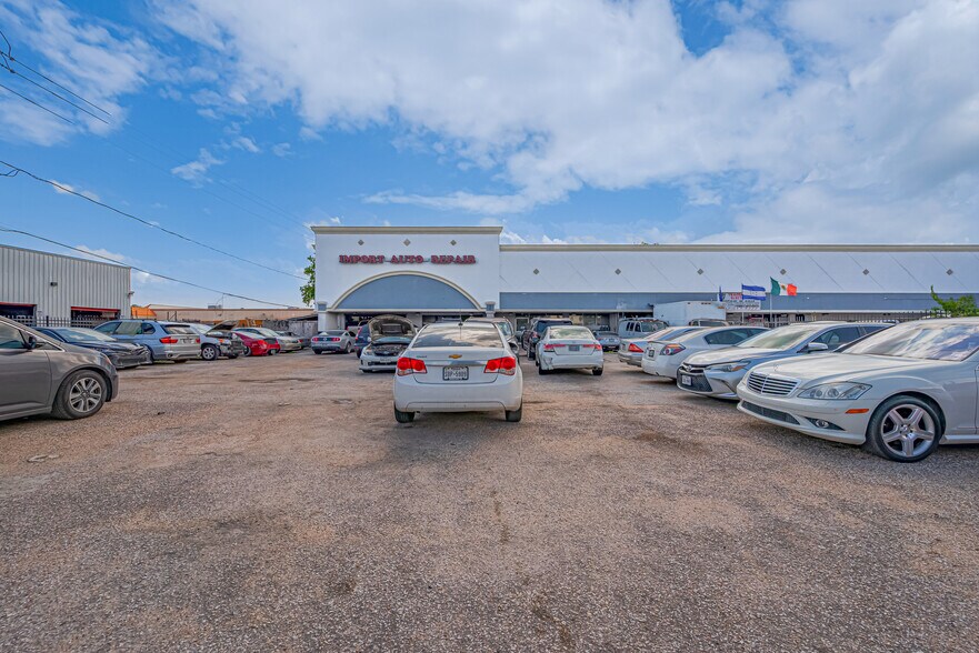 More Photos Of 8002-8138 Boone Rd, Houston Storefront For Lease