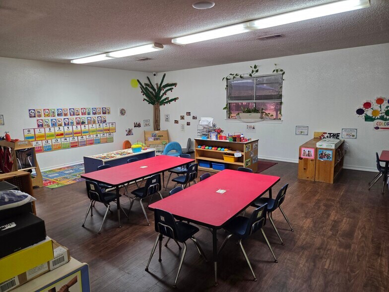 More Photos Of 1339 N Masters Dr, Dallas General Retail For Sale