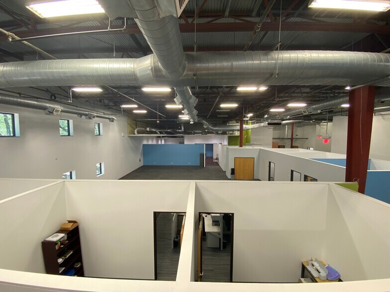 More Photos Of 7050 Burleson Rd, Austin Light Distribution For Sale