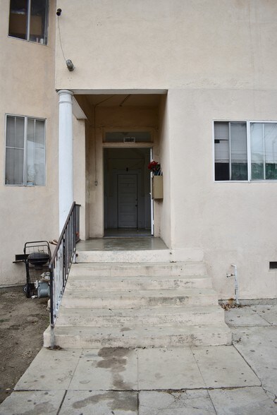 More Photos Of 1627 S Burlington Ave, Los Angeles Apartments For Sale