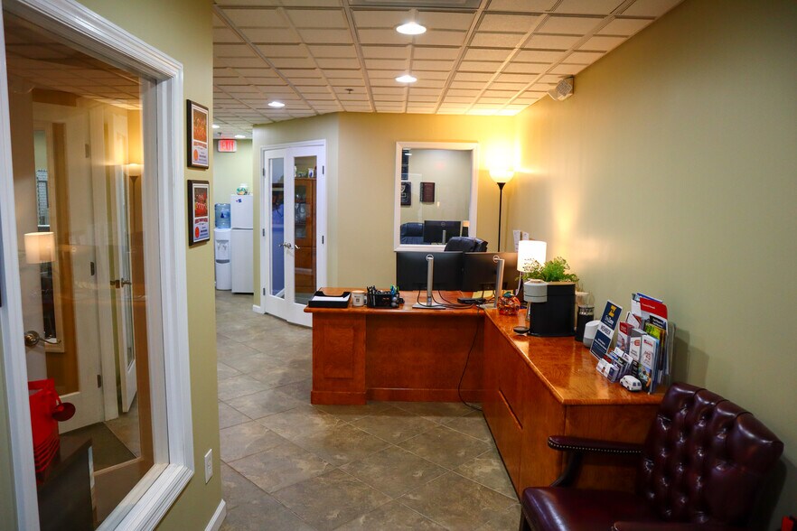 More Photos Of 10412 Allisonville Rd, Fishers Office For Sale