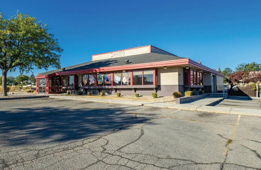 More Photos Of 2580 Airport Way, Boise Restaurant For Lease