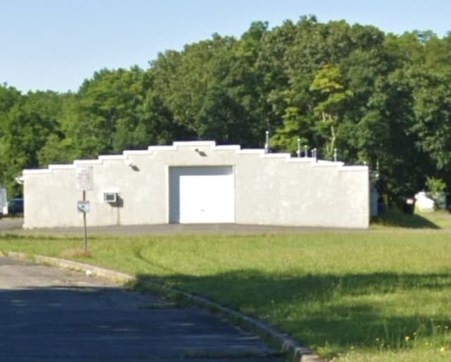 More Photos Of 585 N County Line Rd, Jackson Light Distribution For Lease