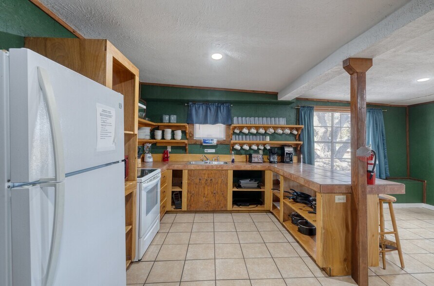 More Photos Of 49 Encino Dr, Concan Convenience Store For Sale