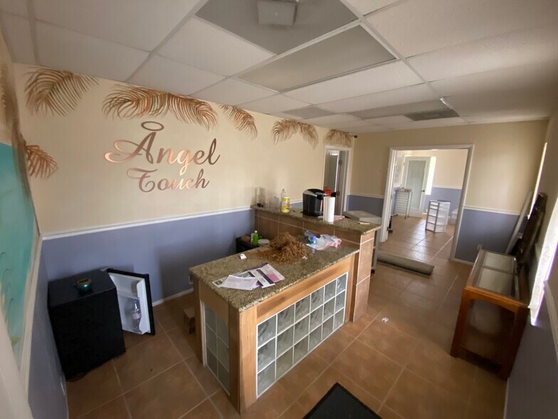 More Photos Of 12820 Kenwood Ln, Fort Myers Medical For Lease