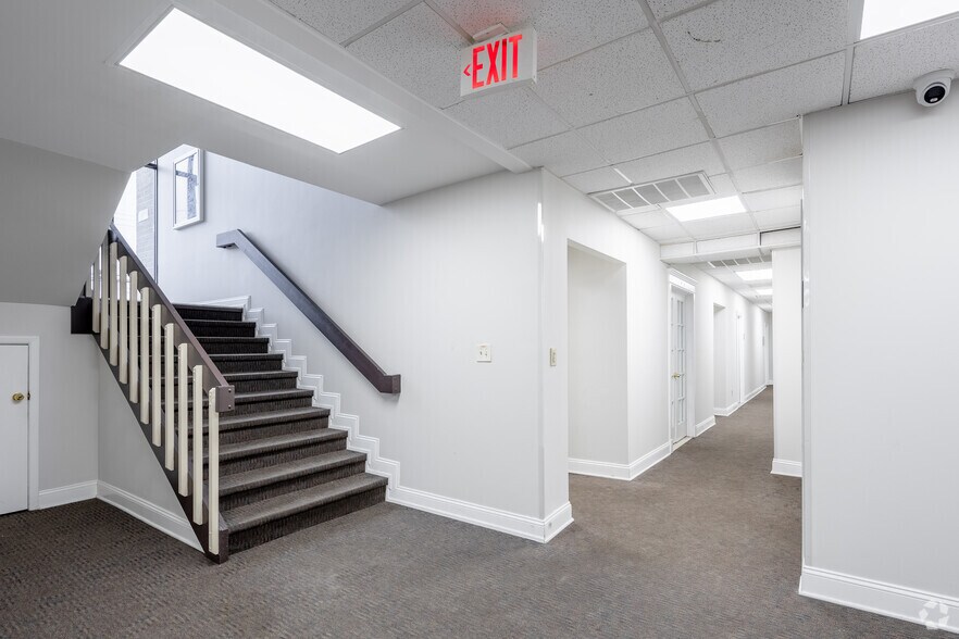 More Photos Of 40 Galesi Dr, Wayne Office For Lease