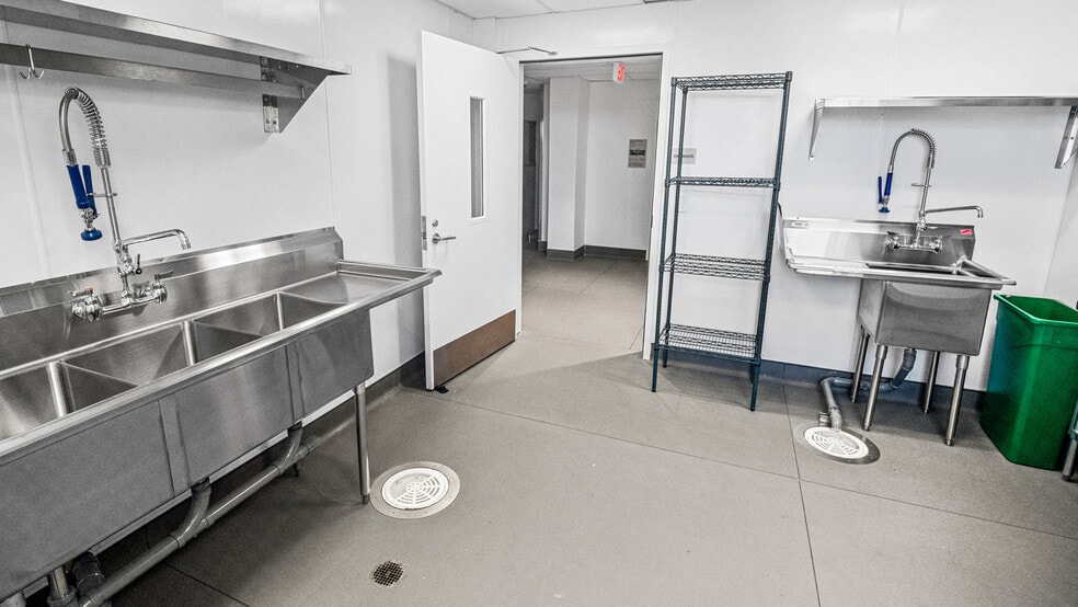 More Photos Of 456 Elm Ave, Long Beach Restaurant For Lease