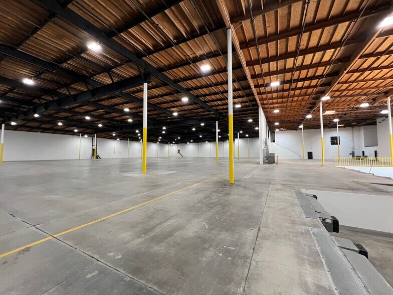 More Photos Of 13207 Bradley Ave, Sylmar Distribution For Lease