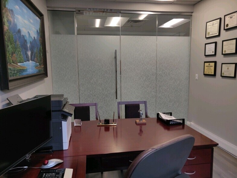 More Photos Of 19-27 N Green St, Chicago Loft Creative Space For Sale