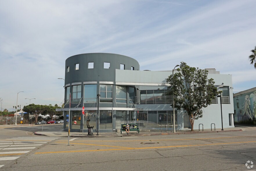 More Photos Of 1600 Main St, Venice Office For Lease