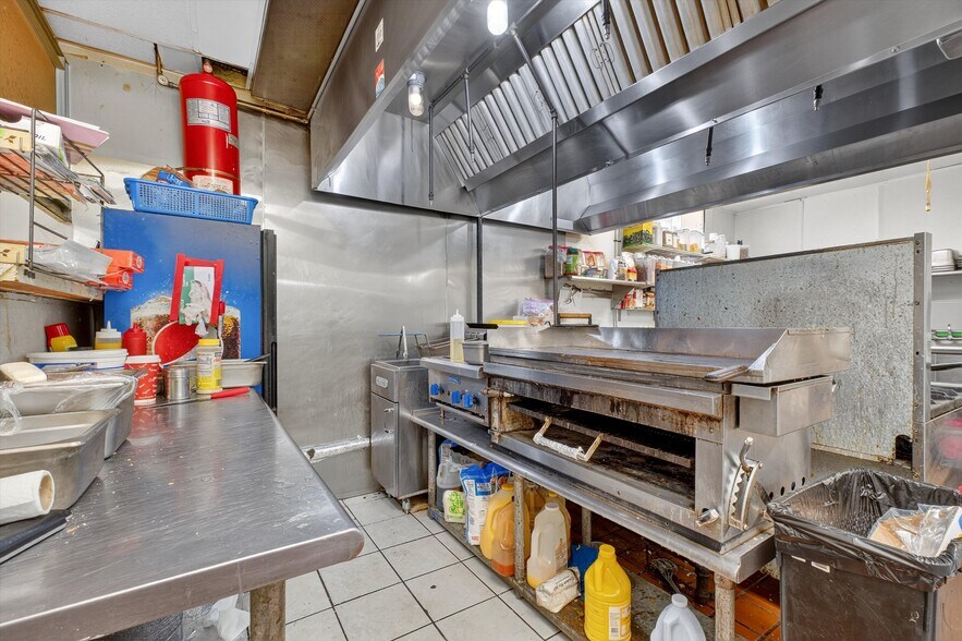 More Photos Of 4 Oscawana Lake Rd, Putnam Valley Supermarket For Sale