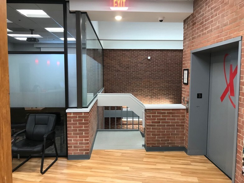 More Photos Of 17 Briden St, Worcester Manufacturing For Lease