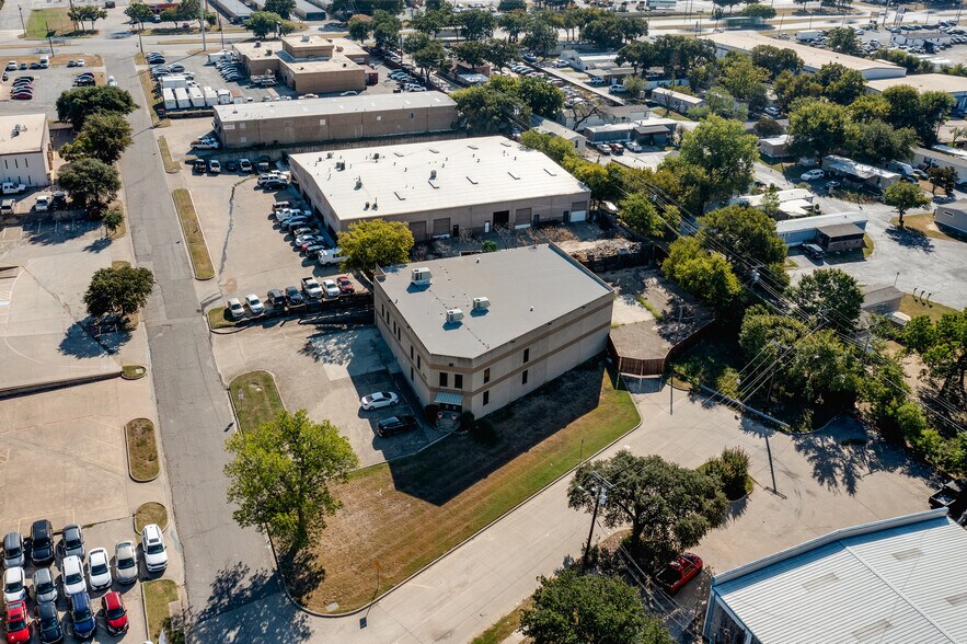 More Photos Of 3626 Kim Dr, Irving Industrial For Lease