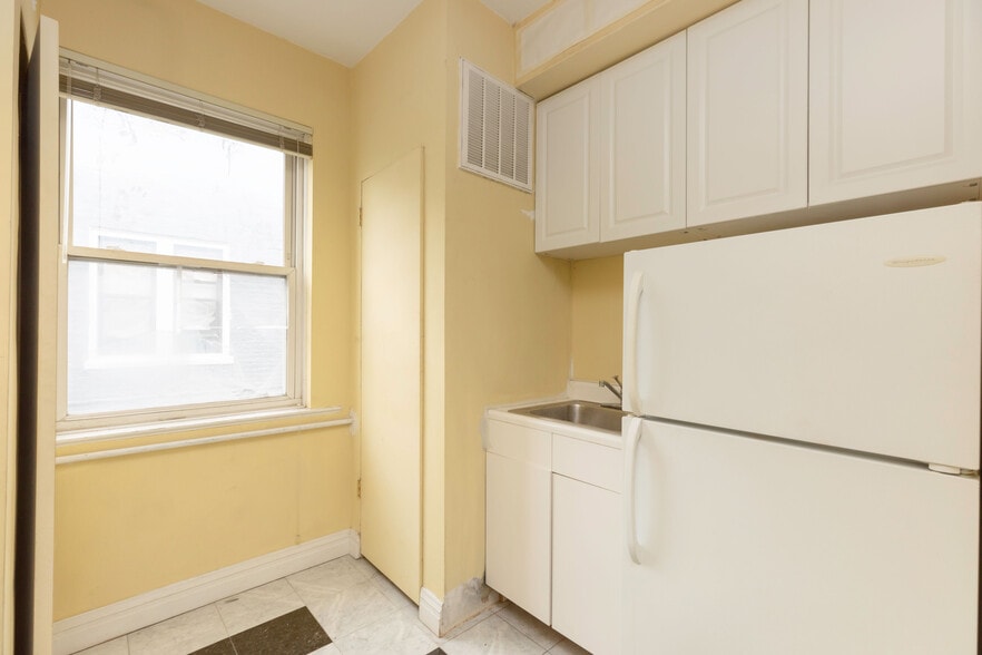 More Photos Of 3651 E Tremont Ave, Bronx Storefront Retail Residential For Lease
