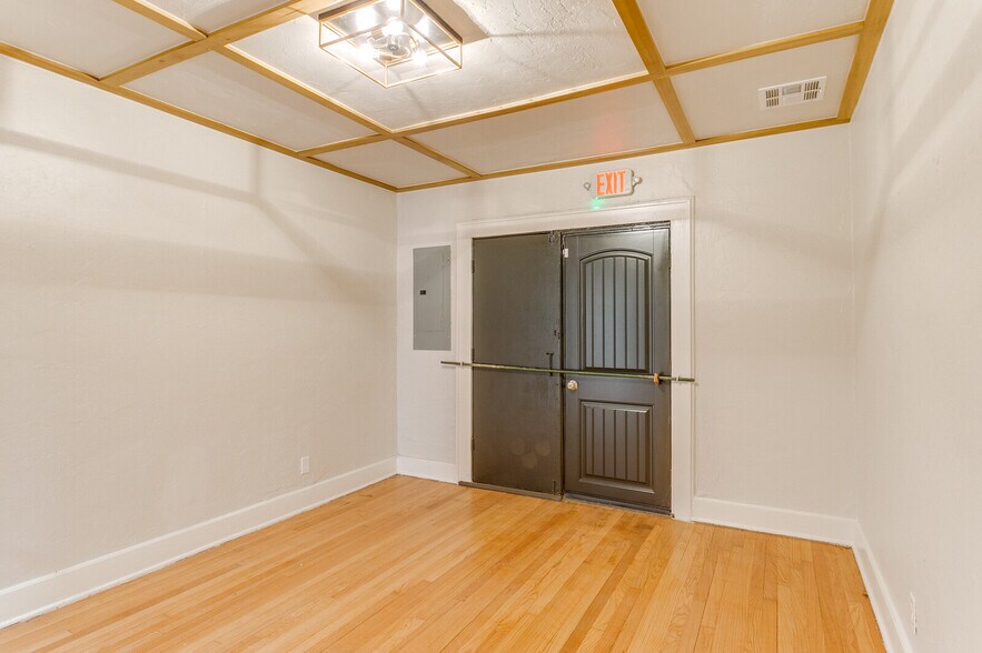 More Photos Of 608 E Eubanks St, Oklahoma City Office For Sale