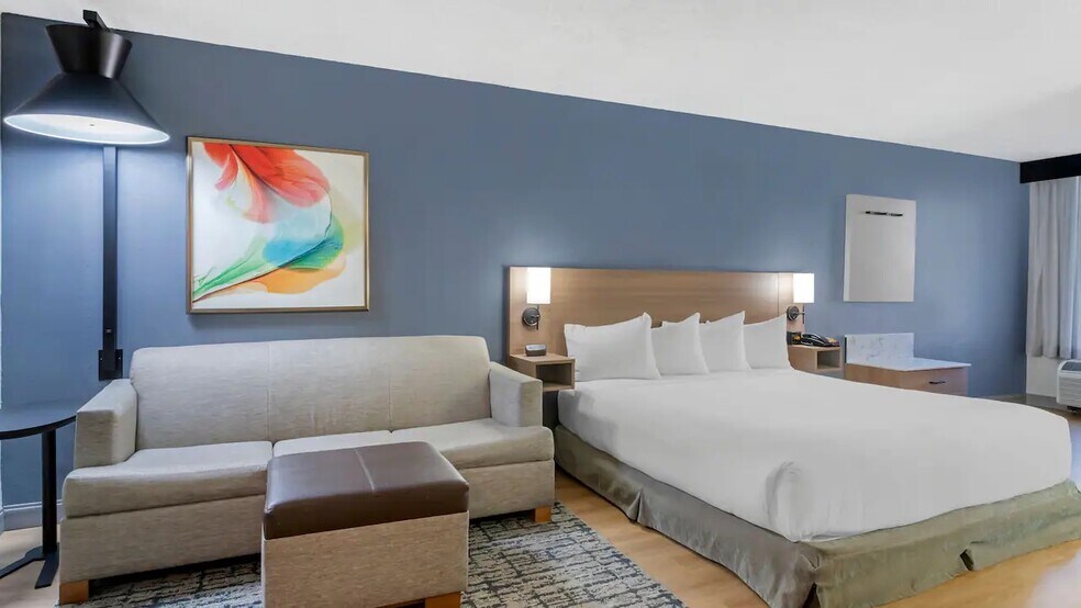 More Photos Of 300 Ronan Park Pl, Houston Hotel For Sale