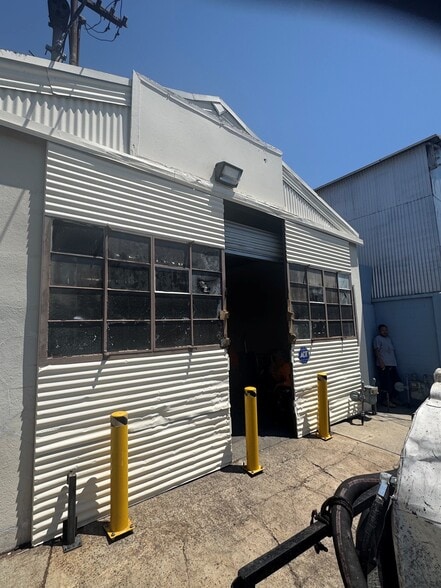 More Photos Of 4228 E Washington Blvd, Commerce Warehouse For Sale
