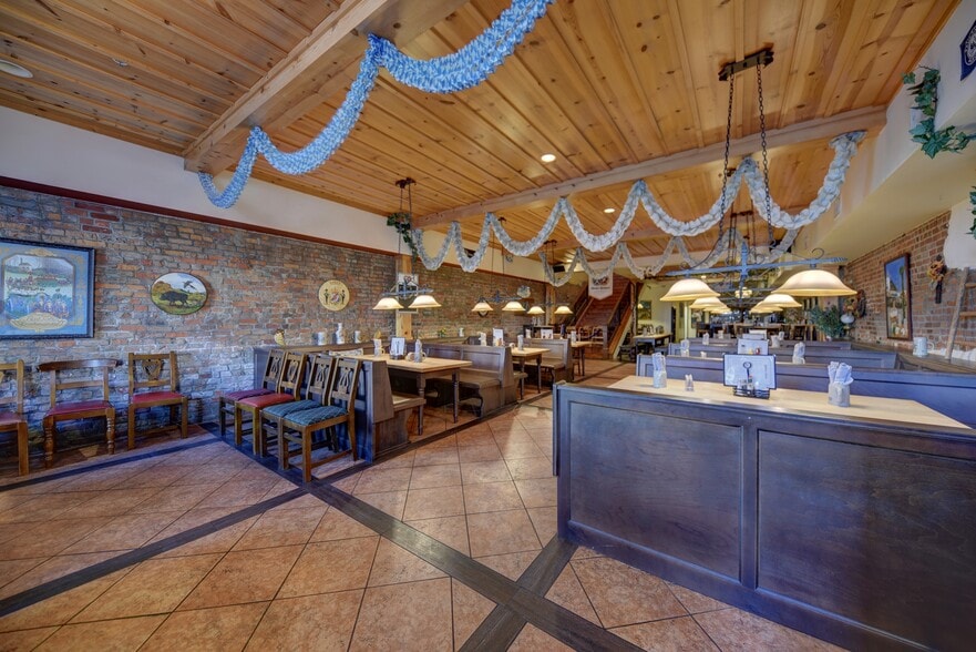 More Photos Of 107-109 N Main St, Bryan Restaurant For Sale