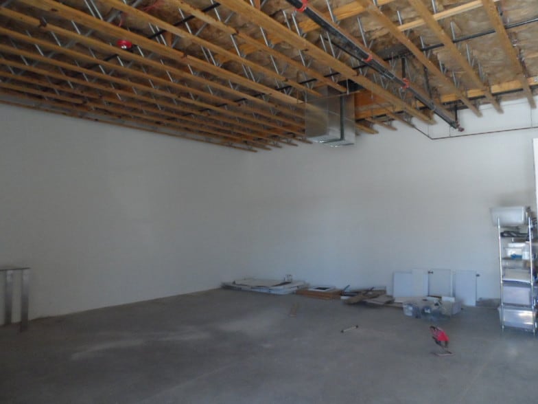 More Photos Of 21031 Constitution Dr, California City Medical For Lease