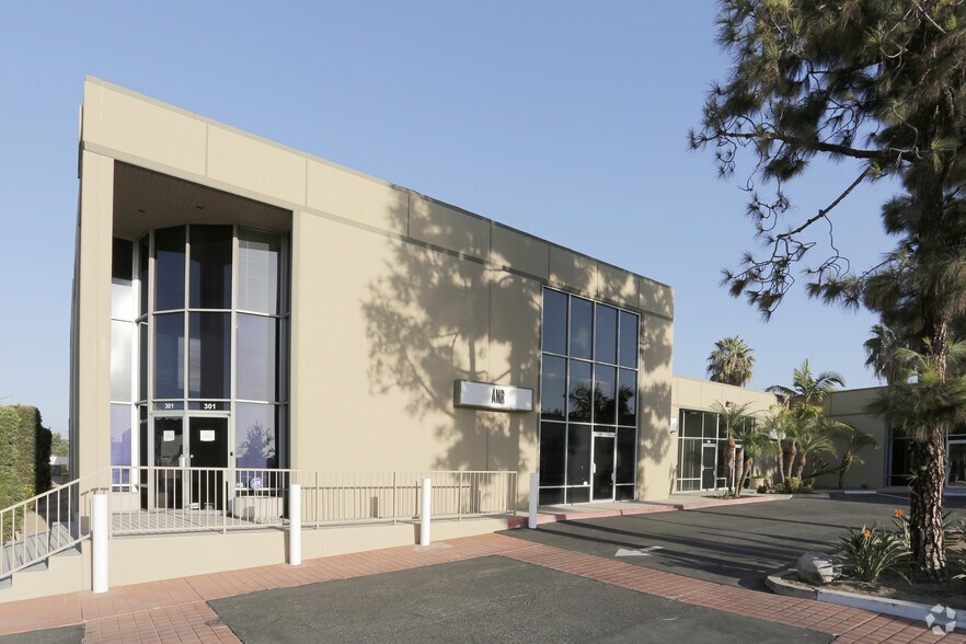 More Photos Of 1809 E Dyer Rd, Santa Ana Office For Lease