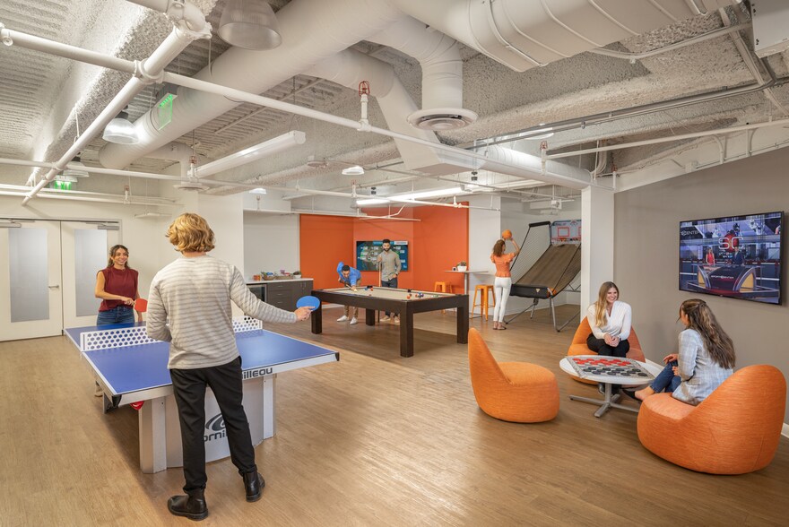 More Photos Of 675 Anton Blvd, Costa Mesa Office For Lease