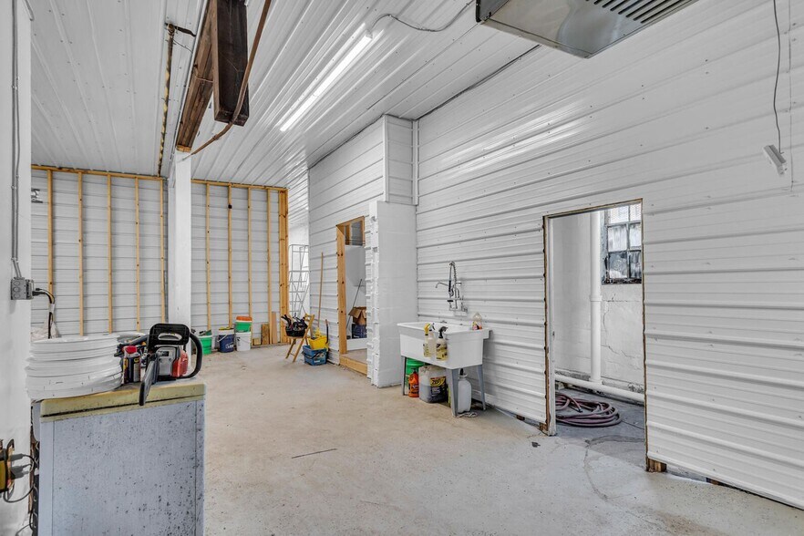 More Photos Of 2419 E Michigan Ave, Jackson Warehouse For Sale