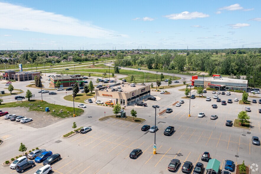 More Photos Of 5205 Boul Robert-Bourassa, Laval Unknown For Lease