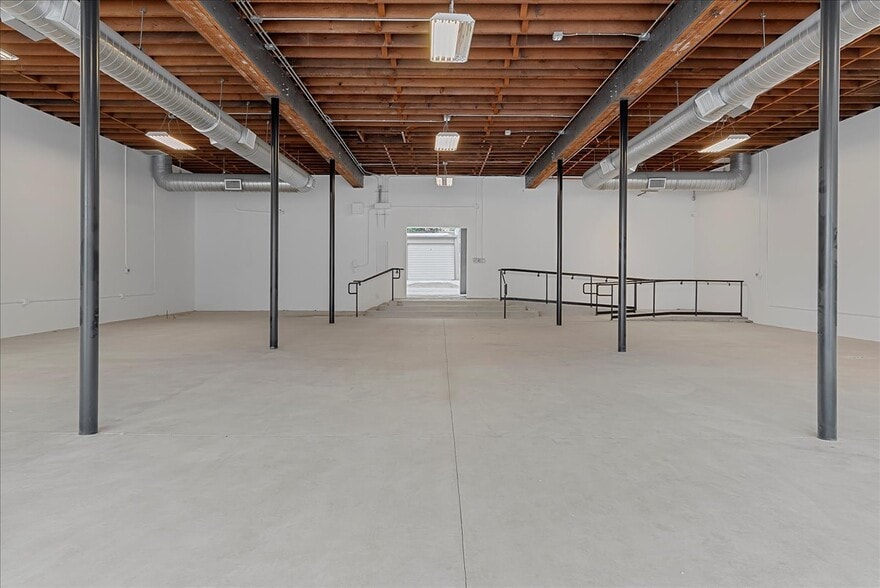 More Photos Of 176 N La Brea Ave, Los Angeles Storefront Retail Office For Sale