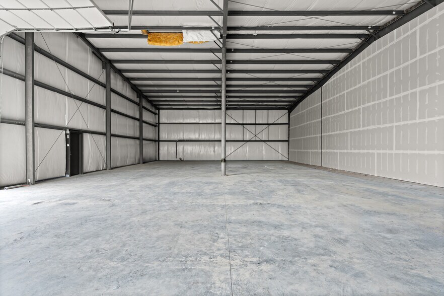 More Photos Of 954 Ort Ln, Merlin Industrial For Lease