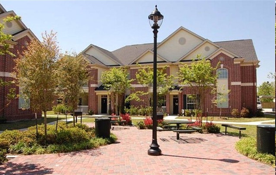 More Photos Of 2441 S Bypass 35, Alvin Apartments For Sale