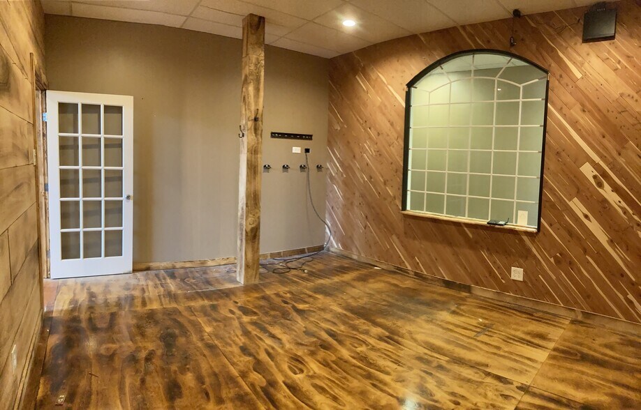 More Photos Of 3147 Delaware Ave, Kenmore Freestanding For Lease