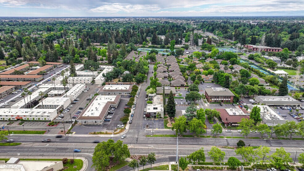 More Photos Of 2398 Fair Oaks Blvd, Sacramento Office For Sale