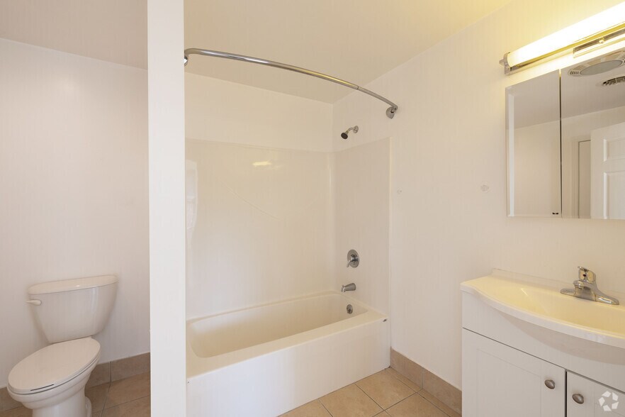 More Photos Of 221 Glen St, Glens Falls Apartments For Lease