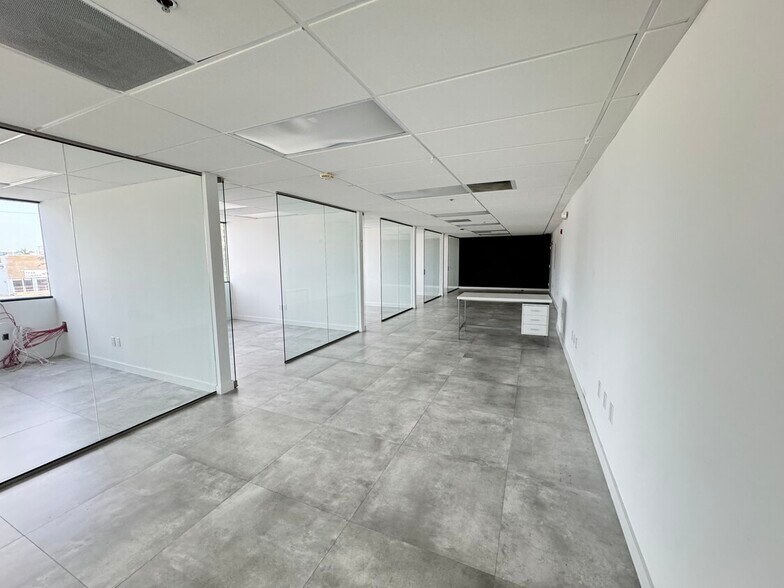 More Photos Of 2870 Stirling Rd, Hollywood Light Distribution For Sale