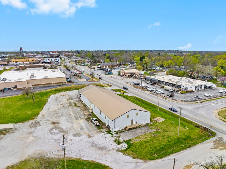 More Photos Of 721 N 2nd St, Rogers General Retail For Lease