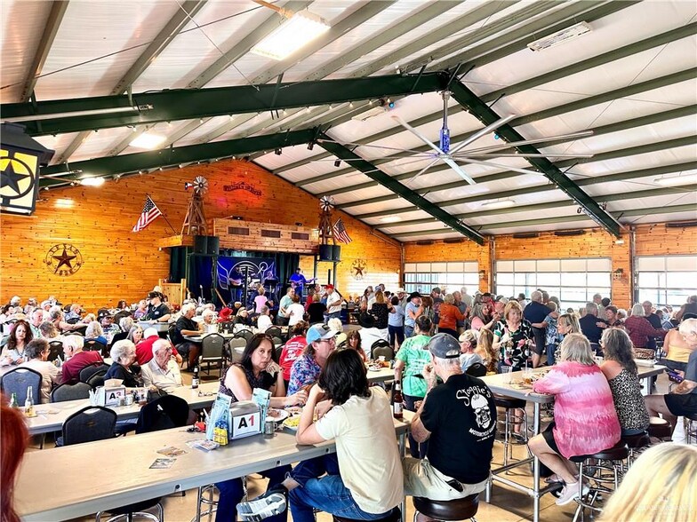 More Photos Of 214 E Chimney Rd, Mission Restaurant For Sale