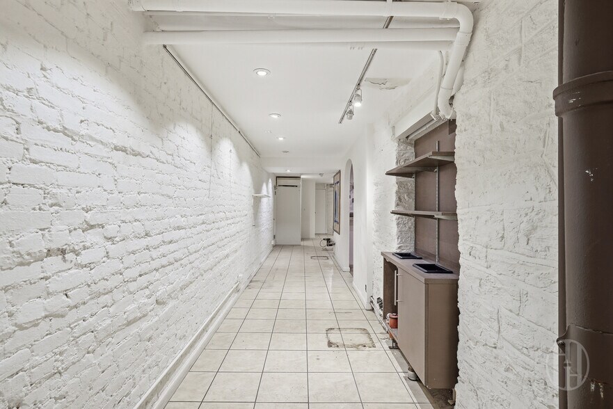 More Photos Of 210 W 82nd St, New York Apartments For Lease