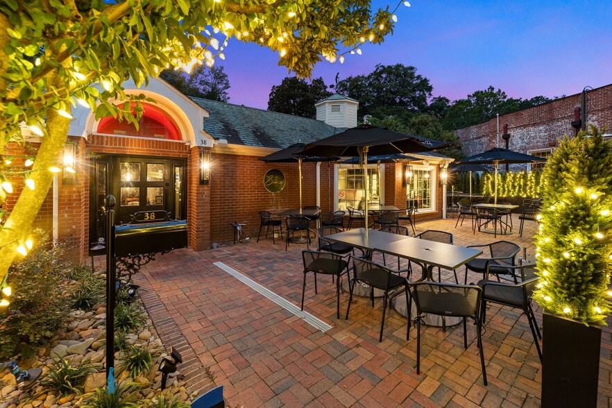 Primary Photo Of 38 Chinquapin Rd, Pinehurst Restaurant For Sale