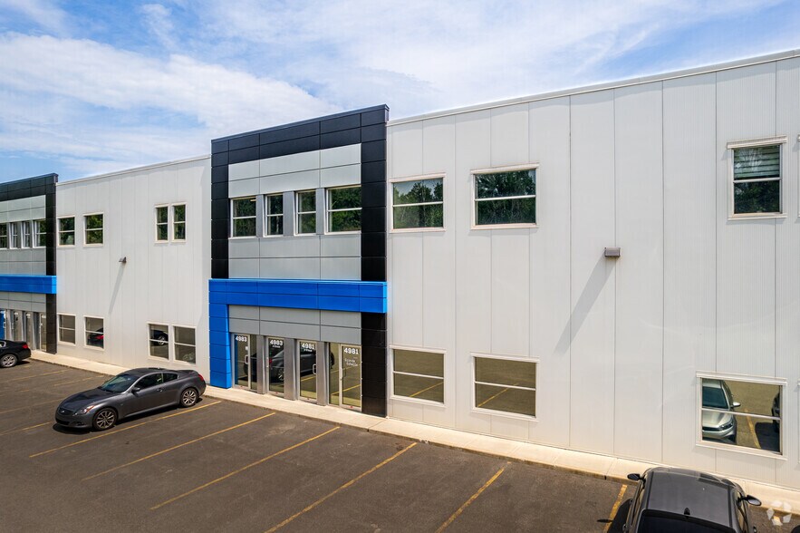 More Photos Of 4975-5013 Rue Louis-B.-Mayer, Laval Warehouse For Lease
