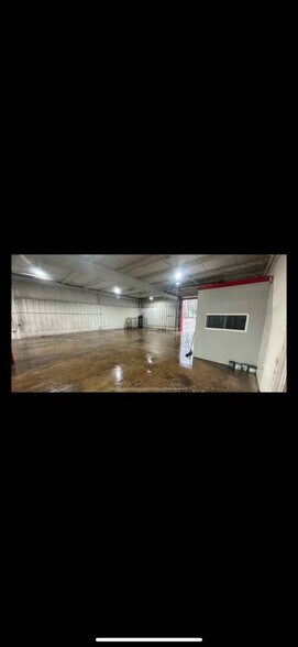 More Photos Of 4908-4910 Meinders Rd, McFarland Warehouse For Sale